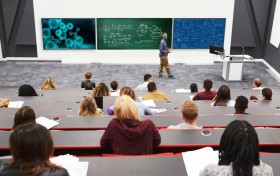 飞利浦商显赋能智慧课堂，助力南京大学商学院数智化跃迁